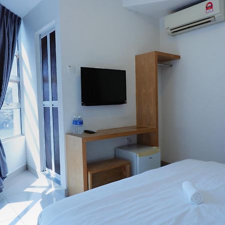 OYO 337 Iris Hotel Kajang Buitenkant foto