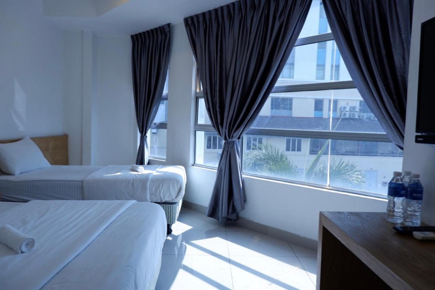 OYO 337 Iris Hotel Kajang Buitenkant foto