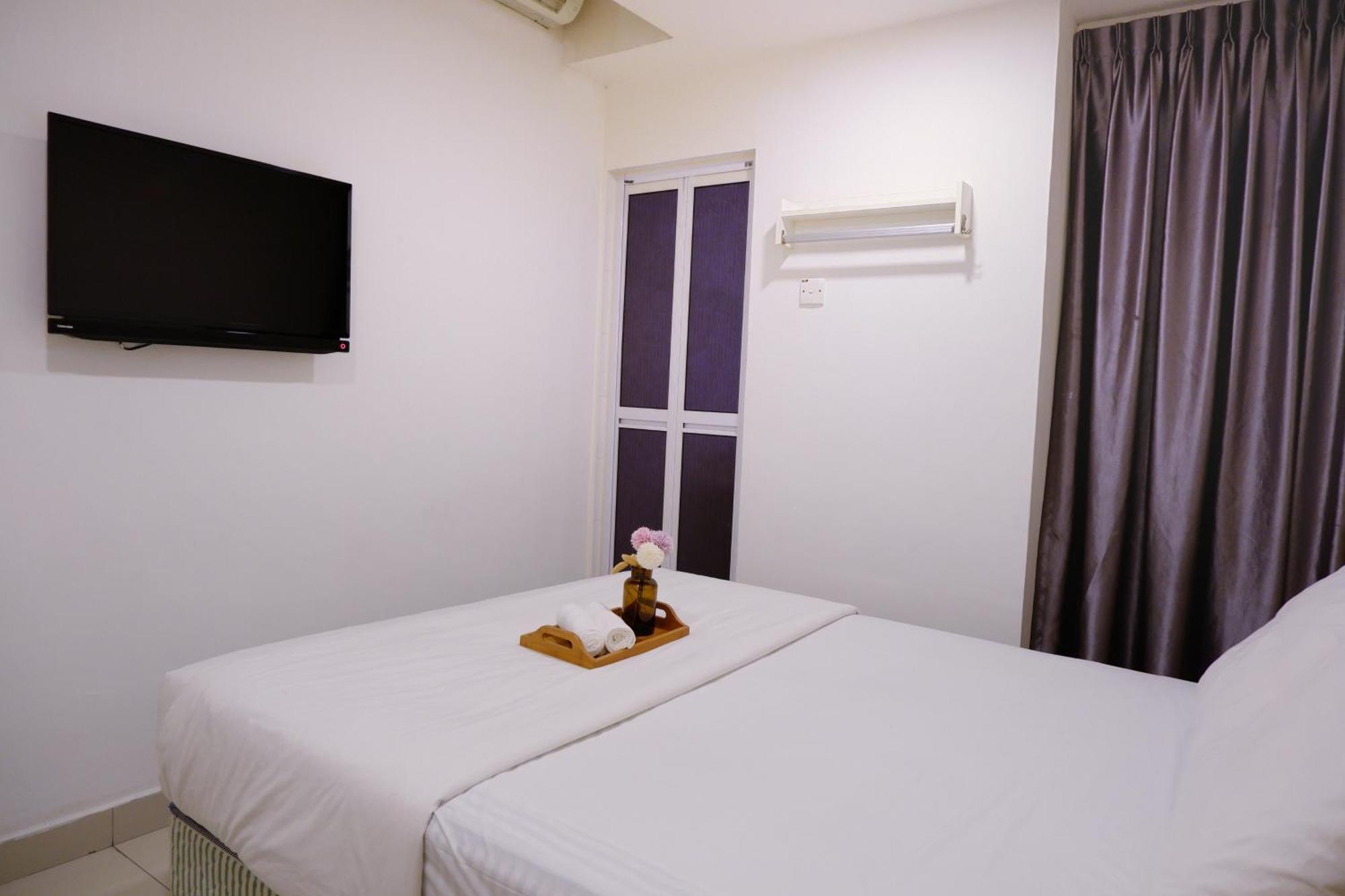 OYO 337 Iris Hotel Kajang Buitenkant foto
