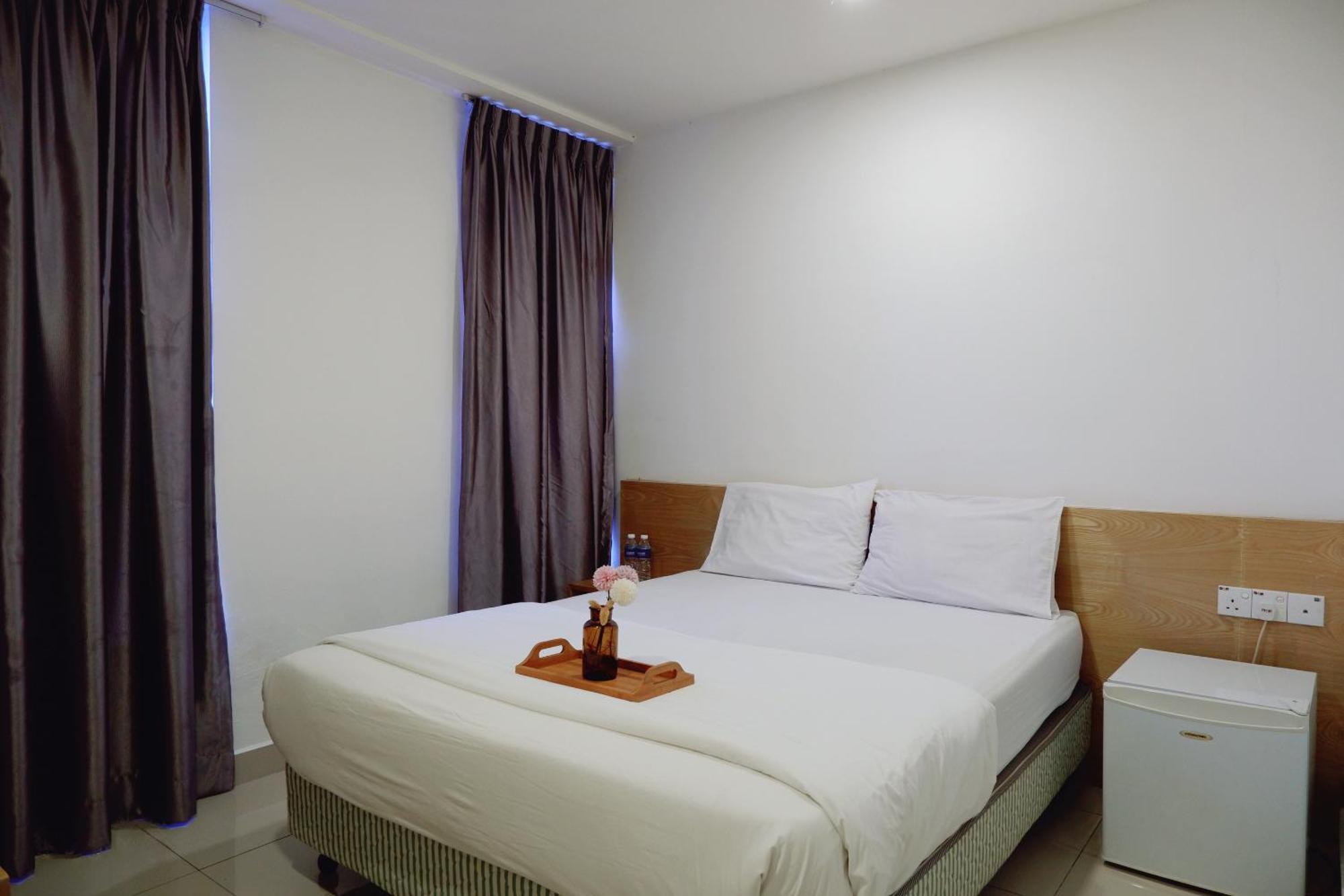 OYO 337 Iris Hotel Kajang Buitenkant foto