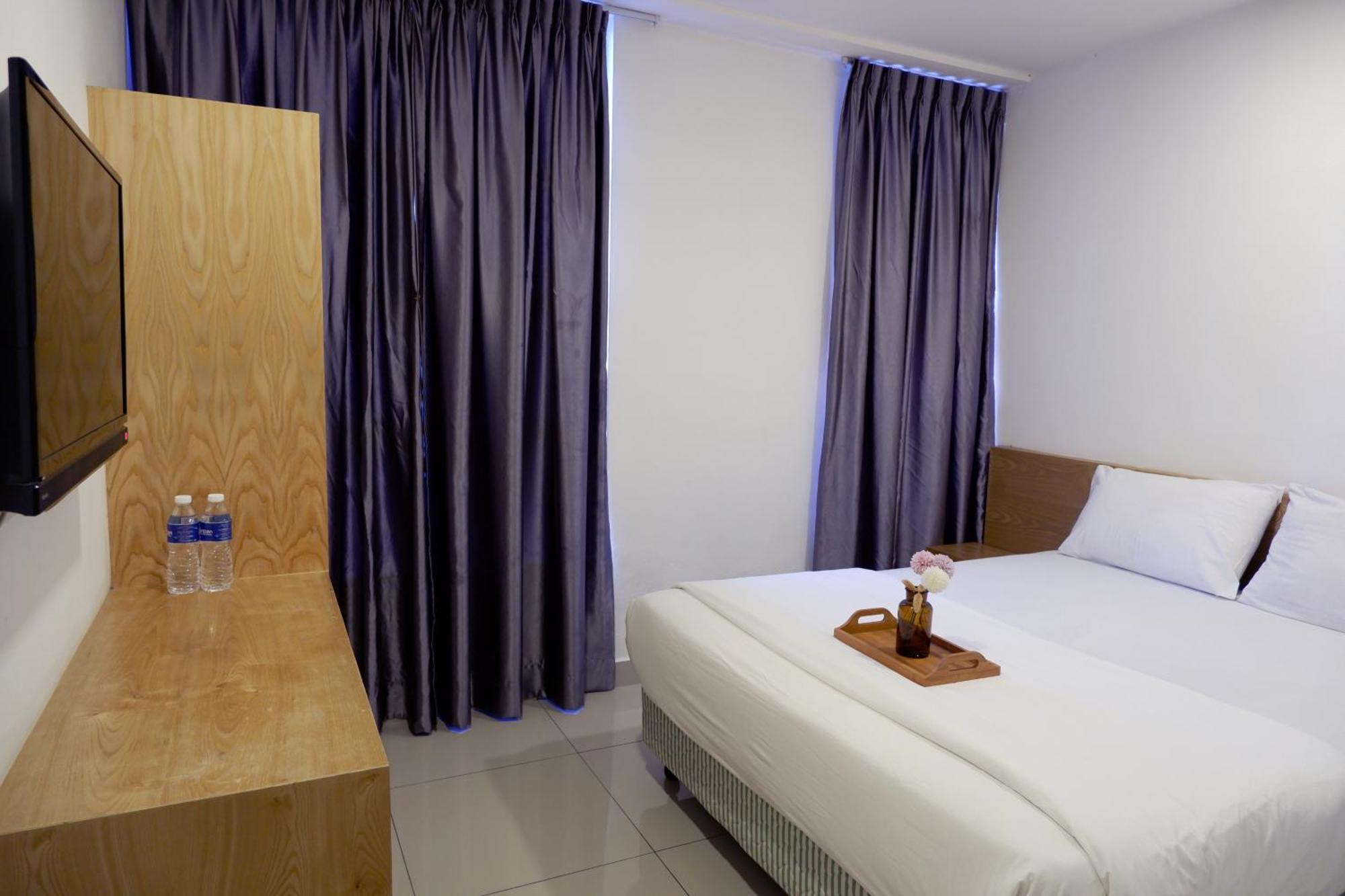 OYO 337 Iris Hotel Kajang Buitenkant foto