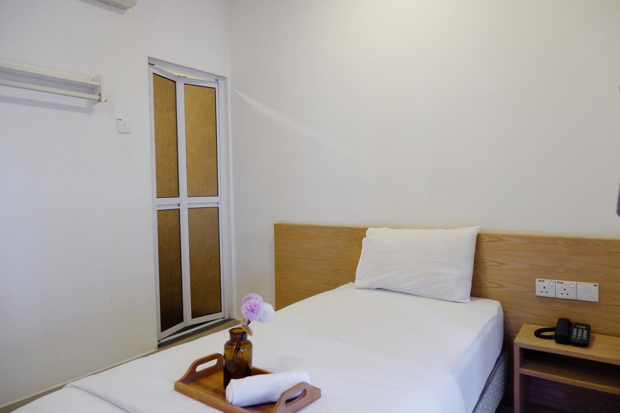 OYO 337 Iris Hotel Kajang Buitenkant foto